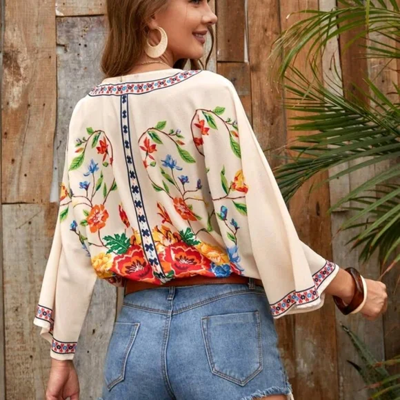 Floral Print Wrap Blouse Crop Top - Picture 2 of 6